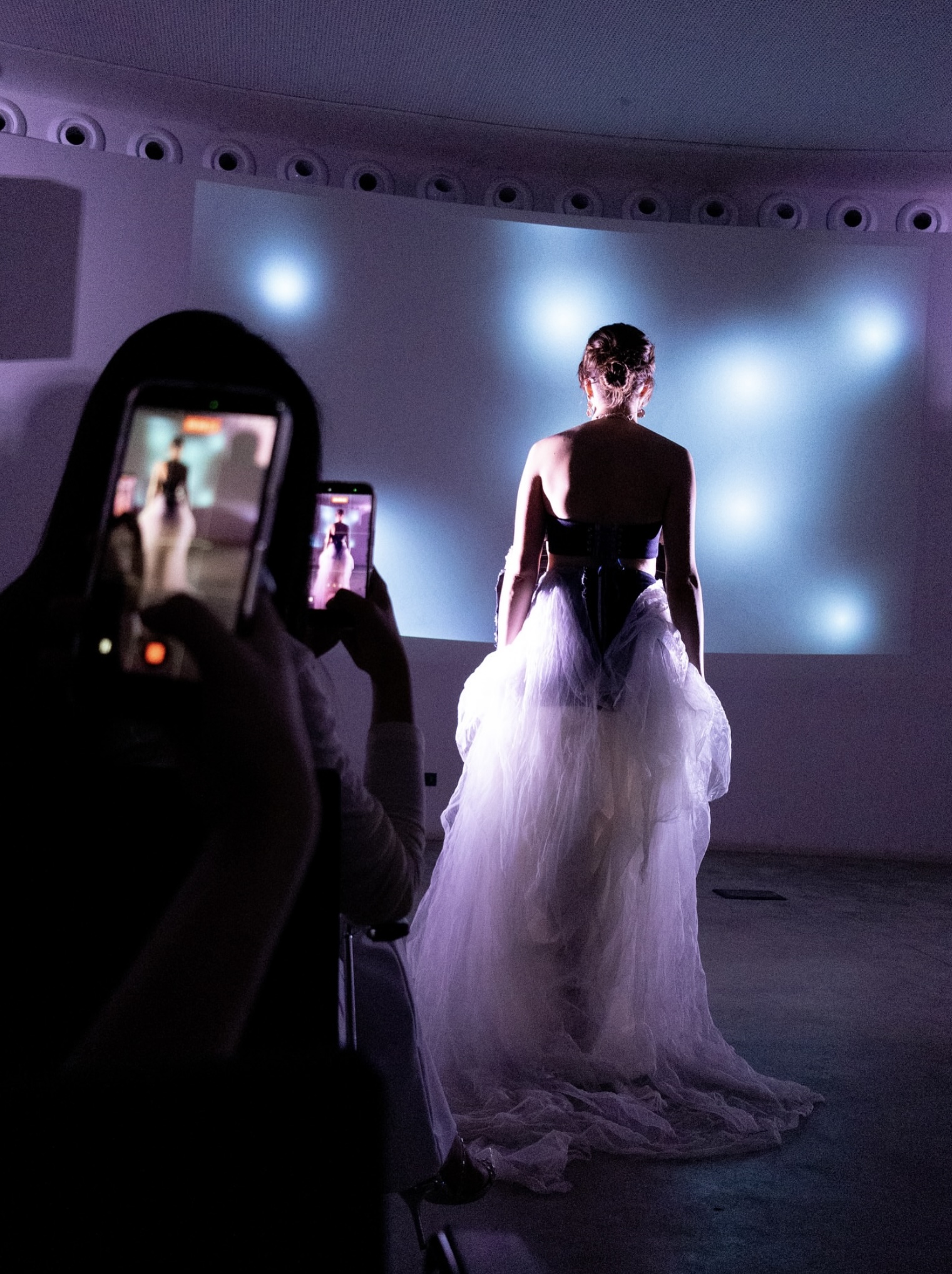 LA TRỊNH atelier x IMAGO performative fashion show